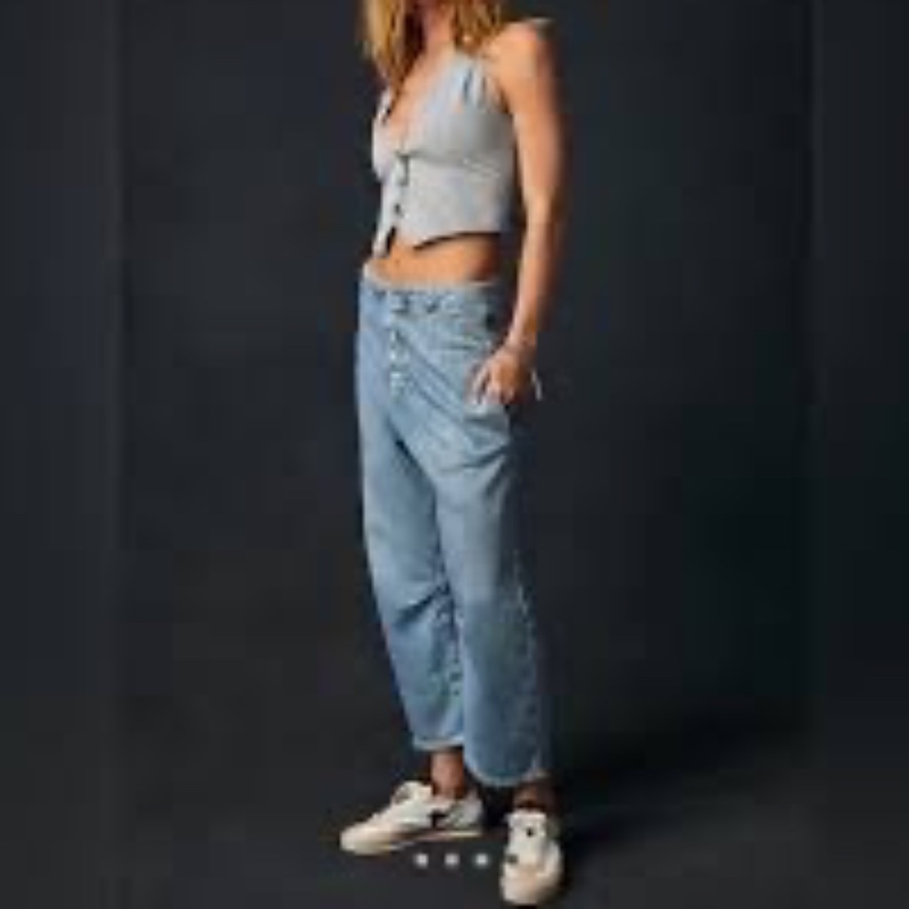 Free people we the freeΒ osaka mid rise barrel jeans 26